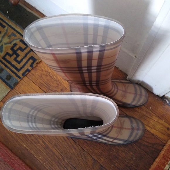 BURBERRY Plaid Rubber Rain Boots - Picture 2 of 9